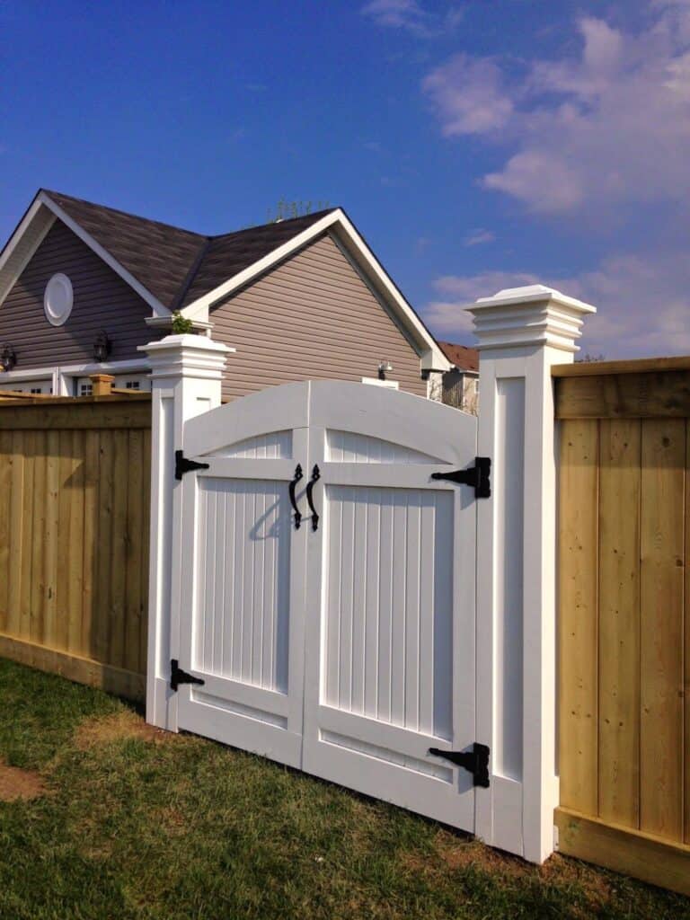 idea pintu pagar rumah putih