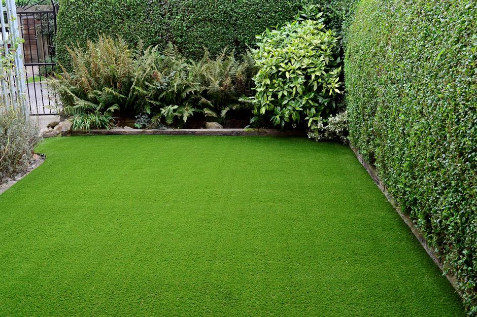 landskap taman mini simple dengan rumput karpet