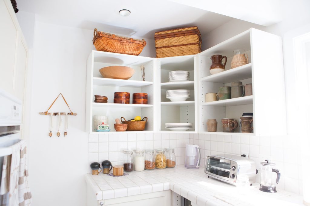 Idea Ruang Dapur Kecil Terang Warna Putih